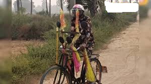 साइकिल चलाते वक्त हेलमेट पहनता है बिहार का ये 'सुपर' मैन