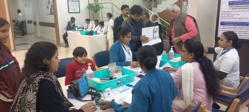 पारस एचएमआरआई अस्पताल में मेगा स्वास्थ्य शिविर का आयोजन