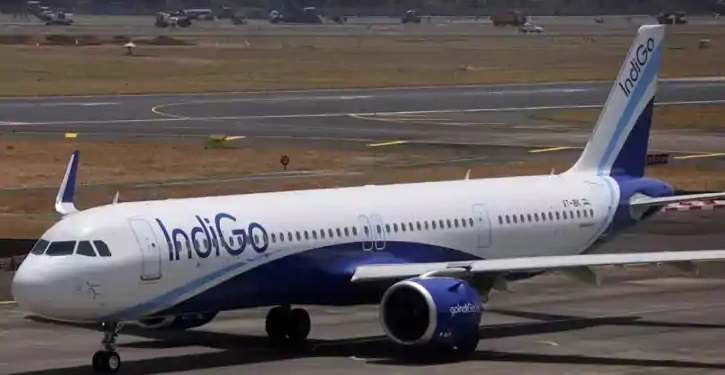पूर्णिया एयरपोर्ट पर दिल्ली से पहली इंडिगो फ्लाइट, छठ पर घर लौटने का सपना हुआ सच