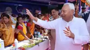 Nitish Kumar women 10000 scheme credited to Assam CM Himanta Biswa Sarma presentation.