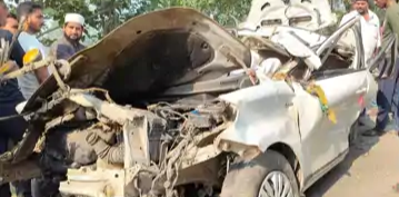 Swift Dzire high speed crash in Khagaria Bihar road accident news image