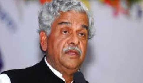 People gather at Bhairav Ghat in Kanpur for the funeral of former Union Minister Shriprakash Jaiswal.