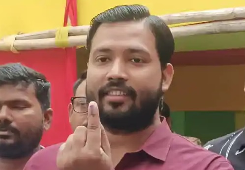 Bihar Elections 2025: Khan Sir casting his vote at Kumhrar constituency booth in Patna