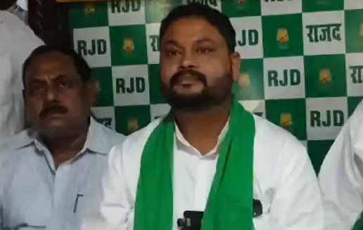 RJD candidate Vishwanath Yadav accuses administration of supporting JDU candidate in Gaya’s Belaganj constituency during Bihar Elections 2025