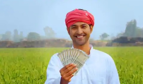 बिहार में चक्रवात मोंथा से नष्ट हुई फसलें और किसानों को दी जा रही सरकारी राहत राशि।