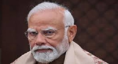 प्रधानमंत्री मोदी कर्नाटक-गोवा दौरे के लिए रवाना होते हुए।