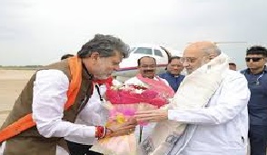 रायपुर एयरपोर्ट पर पहुंचे केंद्रीय गृह मंत्री अमित शाह