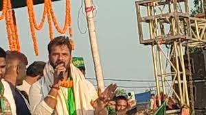 वैशाली में खेसारी लाल यादव की रैली देखने गया युवक छह दिन बाद मृत मिला। पुलिस लापरवाही पर SHO को सस्पेंड किया गया, हत्या की आशंका।