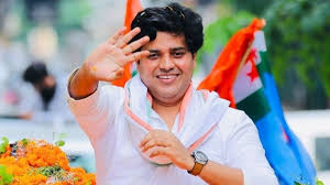 गया में मंच से महागठबंधन के पक्ष में भाषण देते इमरान प्रतापगढ़ी।