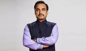 पंकज त्रिपाठी अपनी मां हेमवती देवी के अंतिम संस्कार के दौरान गोपालगंज में।