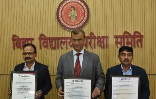 BSEB News: बिहार बोर्ड अध्यक्ष आनन्द किशोर को तीन ISO सर्टिफिकेट प्रदान किए गए