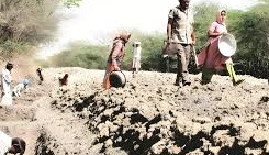 लोकसभा सदन का दृश्य, सांसदों को ग्रामीण रोजगार से जुड़े नए विधेयक की जानकारी दी जाती हुई