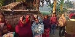 बिहार के मुजफ्फरपुर जिले में घर के अंदर फंदे से लटके मिले पिता और तीन बेटियों के शव, पुलिस जांच में जुटी