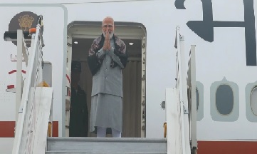 प्रधानमंत्री नरेंद्र मोदी तीन देशों की यात्रा के अंतिम चरण में इथियोपिया से ओमान रवाना