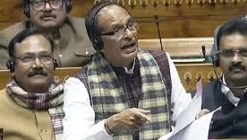 कृषि मंत्री शिवराज सिंह चौहान लोकसभा में वीबी-जी-राम-जी विधेयक पर चर्चा के दौरान विपक्ष पर हमला करते हुए