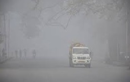 Dense fog and cold wave alert in Uttar Pradesh, visibility drops in several districts
