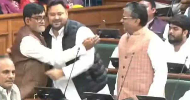Tejashwi Yadav hugs Agriculture Minister Ramkripal Yadav during Bihar Assembly oath ceremony.