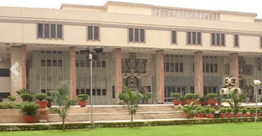 Delhi High Court building with IndiGo flight cancellation crisis headline imagery.