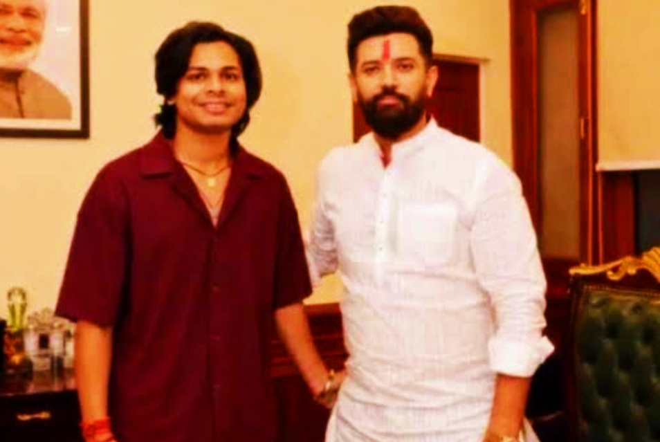 “स्वतंत्र भारद्वाज के खिलाफ शिकायत को लेकर मीडिया से बात करते केंद्रीय मंत्री चिराग पासवान”